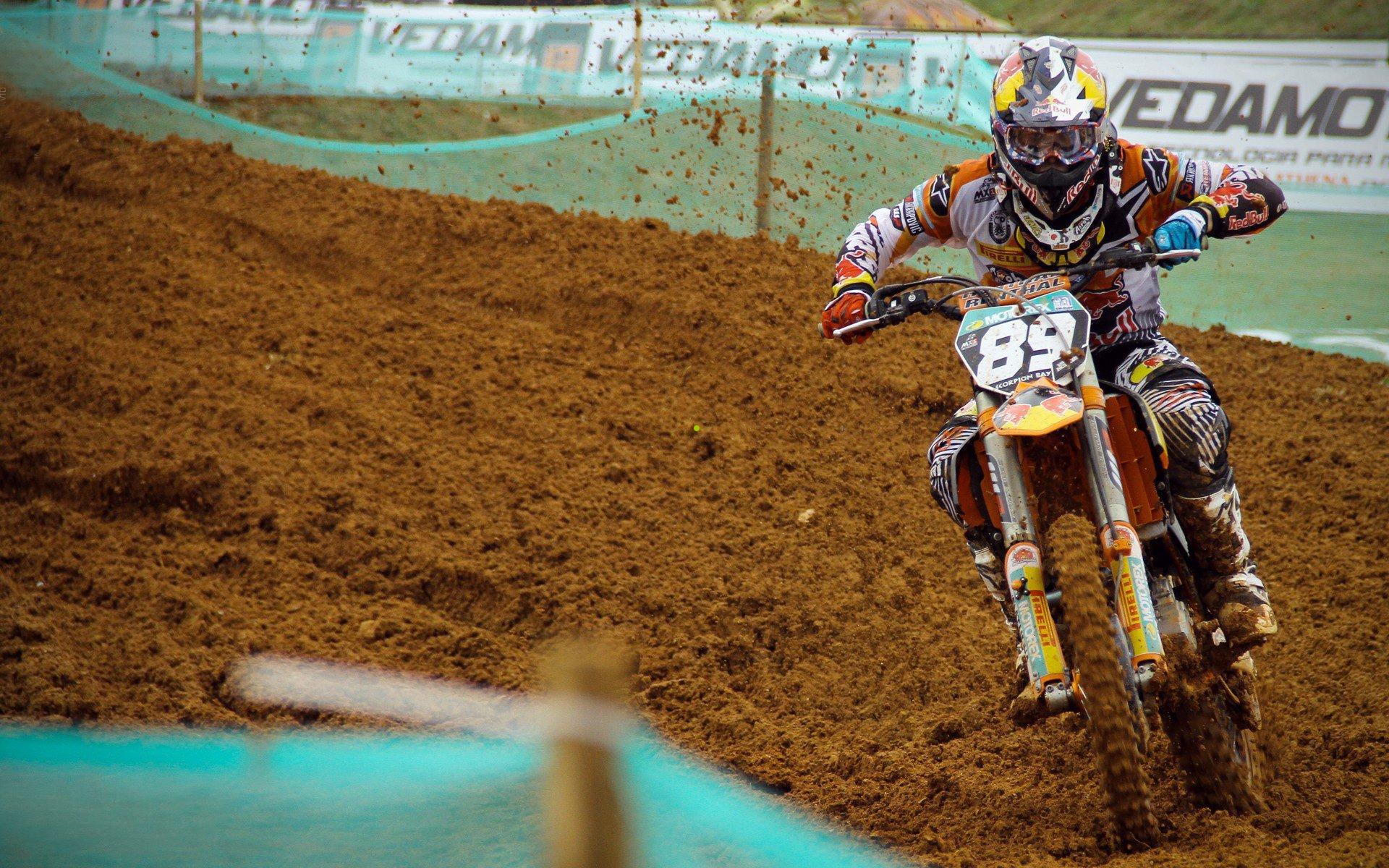 中超综述，恒大与国安齐头并进斩获三连胜，申花力擒鲁能上港步履维艰